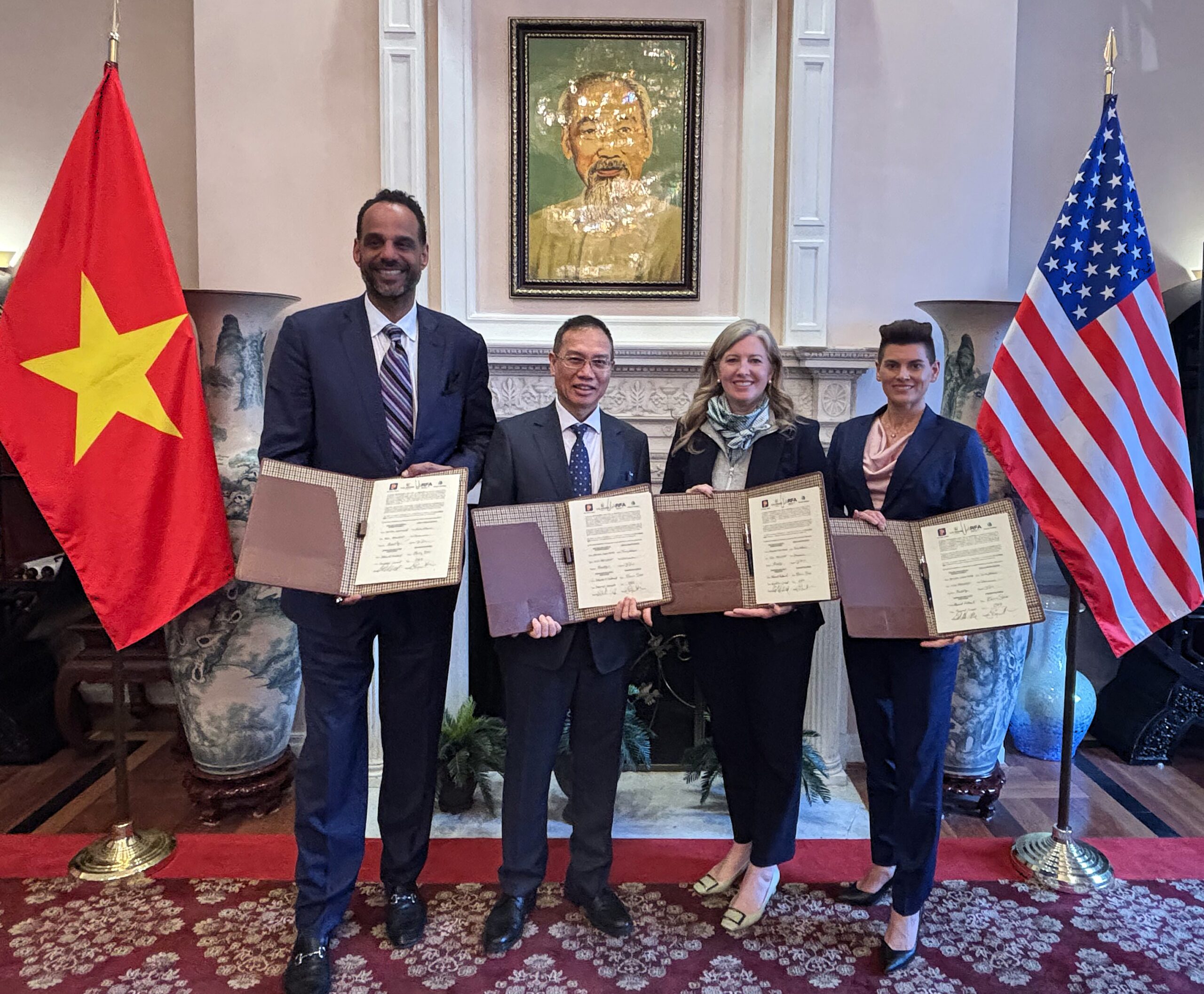The U.S. ethanol industry – including leaders from the U.S. Grains Council (USGC), Growth Energy, and the Renewable Fuels Association (RFA) – signed a quadripartite Memorandum of Understanding (MOU) with Petrolimex this week.